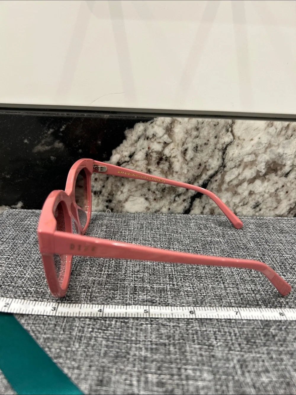 Diff Eyewear Matte Pink Cat-Eye Sunglasses with Gradient Lenses